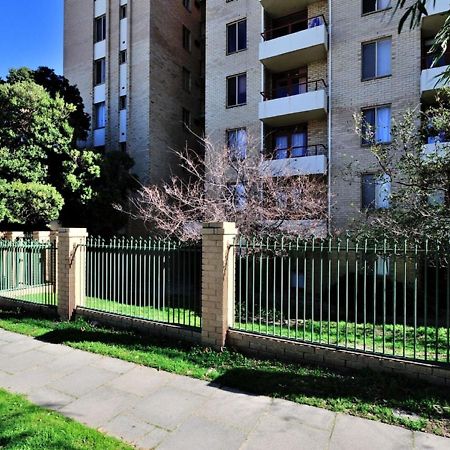 Sky High On Arundel - Central Fremantle Apartment ภายนอก รูปภาพ