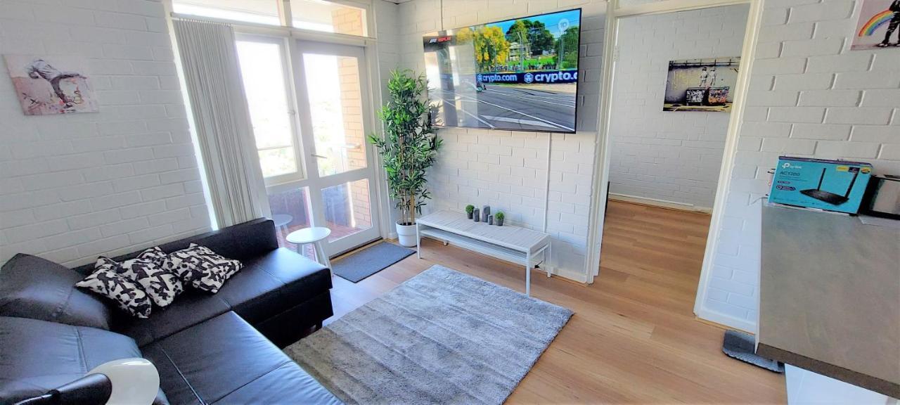 Sky High On Arundel - Central Fremantle Apartment ภายนอก รูปภาพ