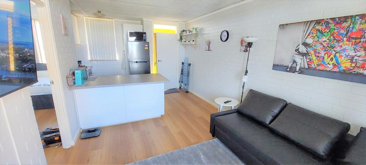 Sky High On Arundel - Central Fremantle Apartment ภายนอก รูปภาพ