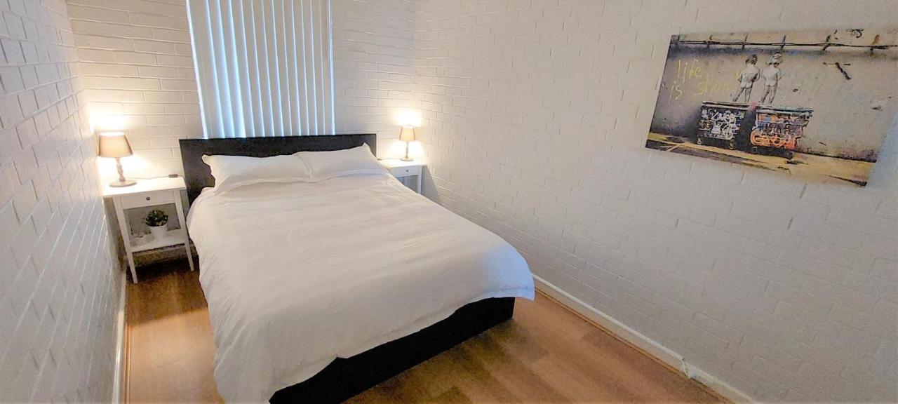 Sky High On Arundel - Central Fremantle Apartment ภายนอก รูปภาพ