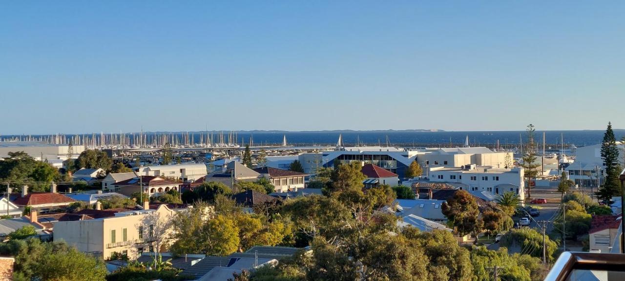 Sky High On Arundel - Central Fremantle Apartment ภายนอก รูปภาพ